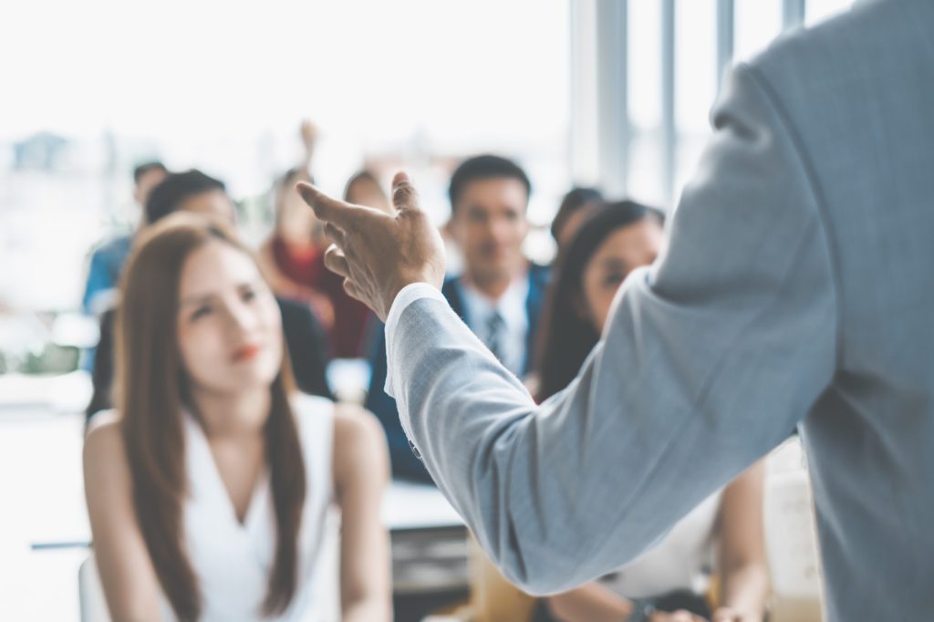 treinamento de educação corporativa na empresa feita por meio de palestras