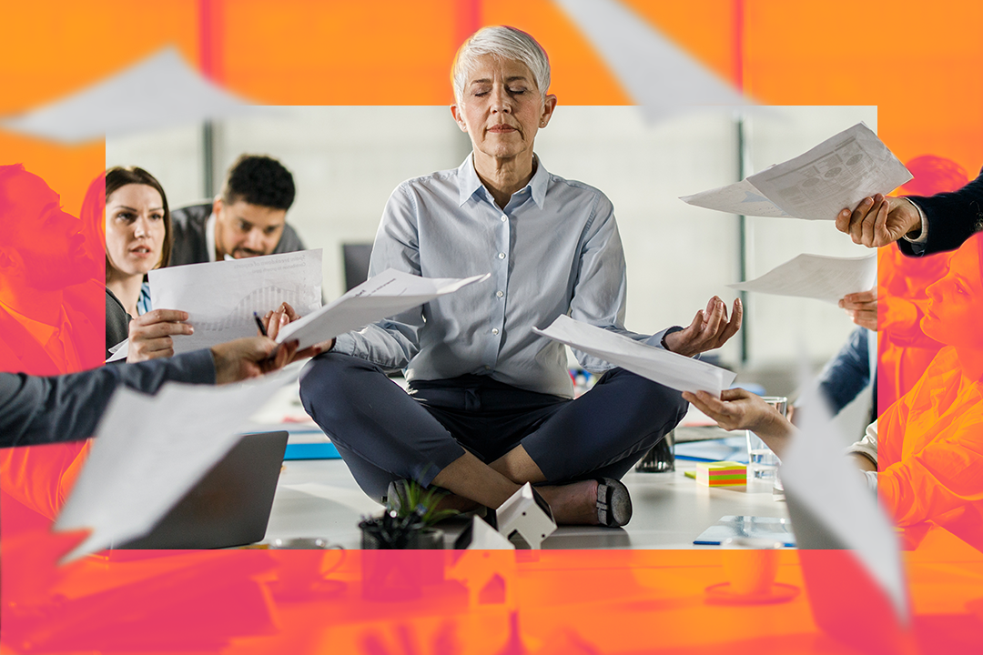 Inteligência emocional: uma pessoa meditando