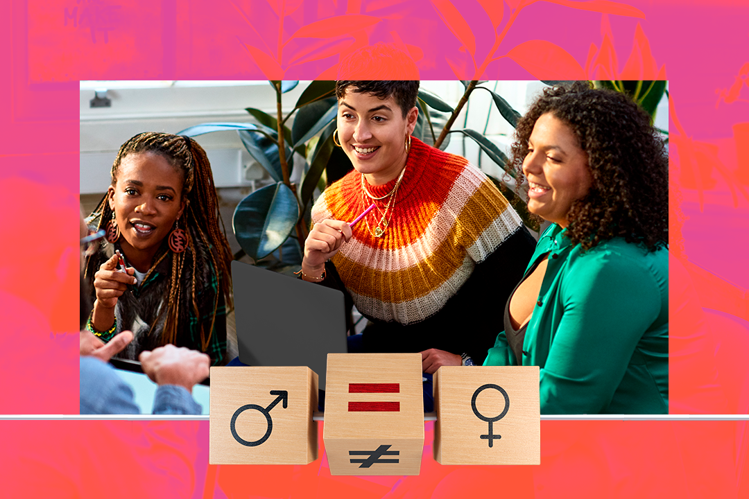 Três mulheres em uma roda conversando sobre igualdade de gênero