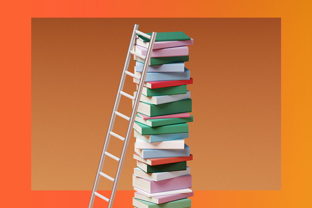 Pilha de livros em uma escada