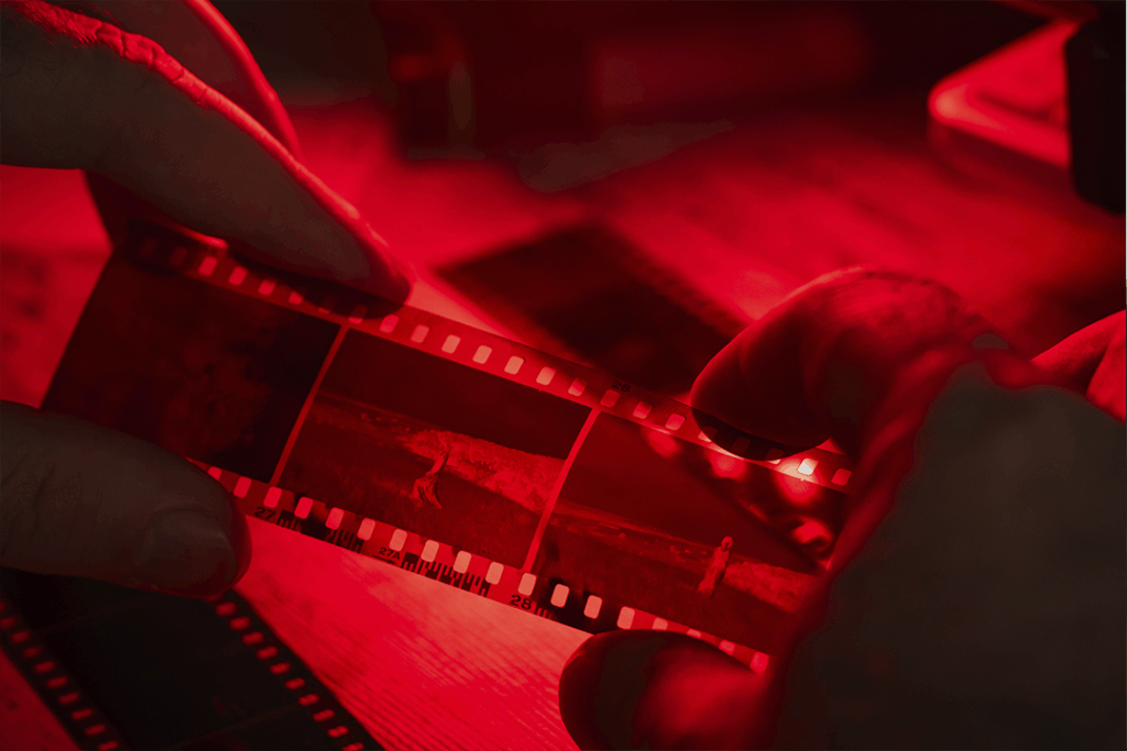 Rolo de filme com cenas de documentário